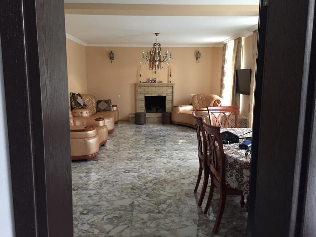 Sister'S Warm Guest House Batumi Exterior foto